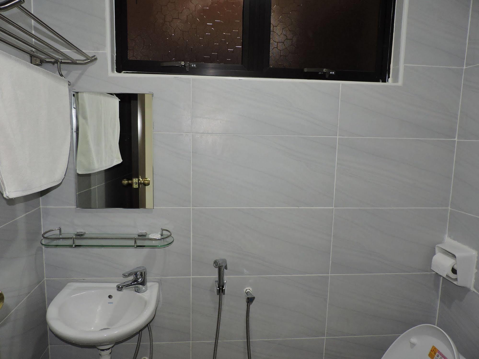 ג'ורג' טאון Merlin Hotel Penang מראה חיצוני תמונה